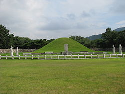 250px-Suro_Tomb[1]